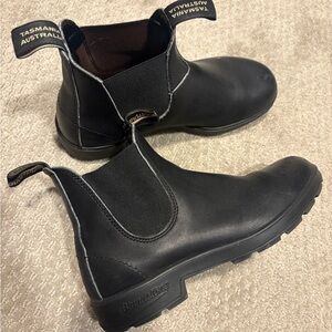 Blundstone Black Chelsea Boots Sleek Durable Design
